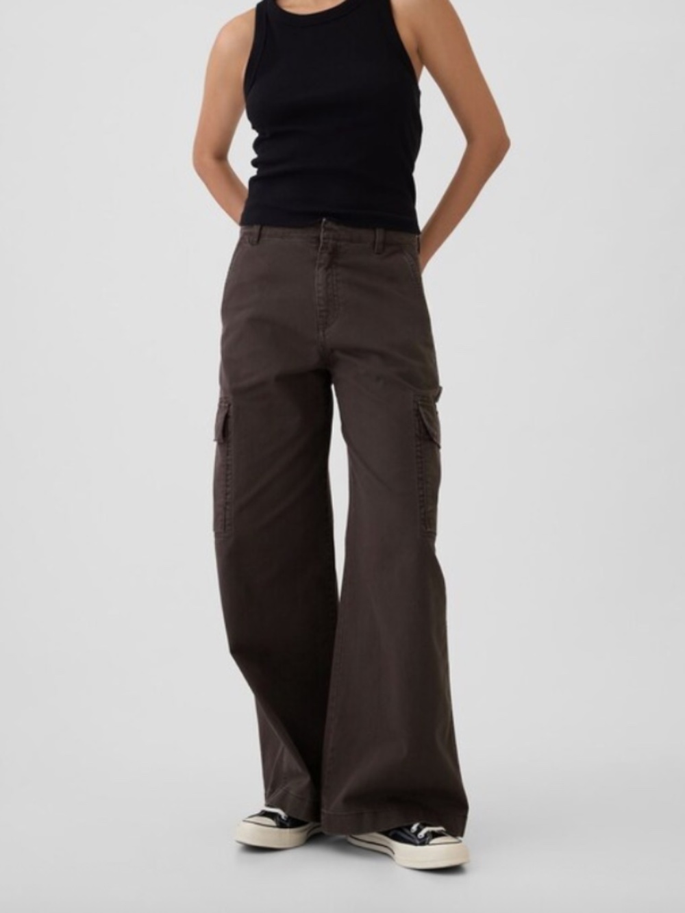 GAP Women's 4/28 Baggy Cargo Wide Leg Brown Jeans